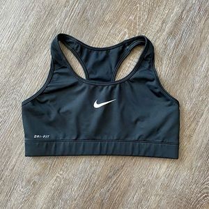 [nike] black dri-fit sports bra